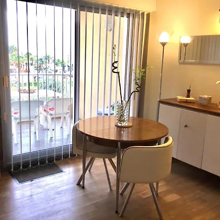 Port D'hyeres Vue Et Iles De Porquerolles Et Port-cros Апартаменты