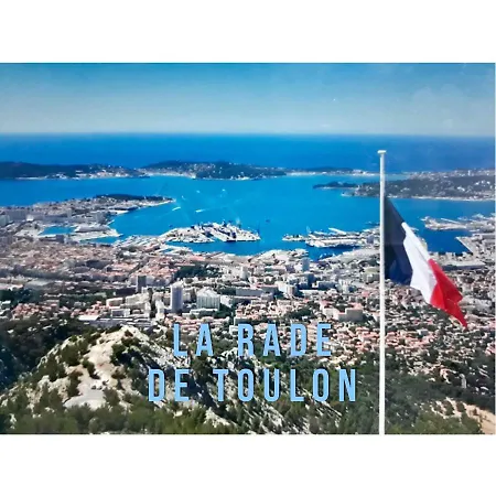 Port D'hyeres Vue Et Iles De Porquerolles Et Port-cros *