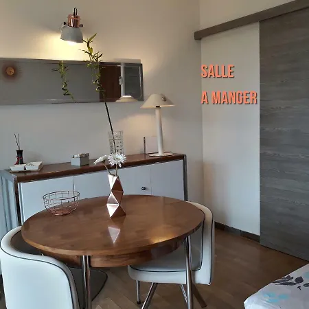 Port D'hyeres Vue Et Iles De Porquerolles Et Port-cros Апартаменты *