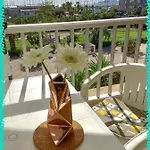 アパート Port D'hyeres Vue Et Iles De Porquerolles Et Port-cros イエール