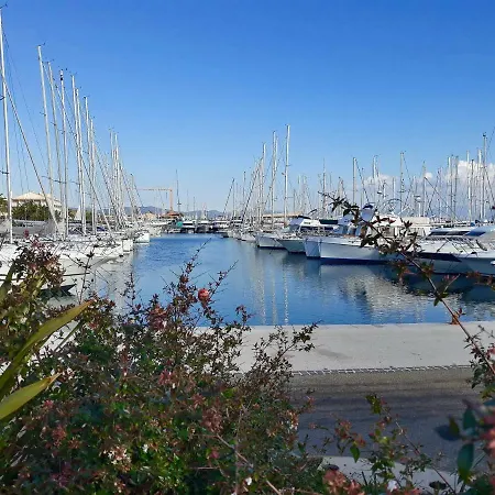 Port D'hyeres Vue Et Iles De Porquerolles Et Port-cros Apartman