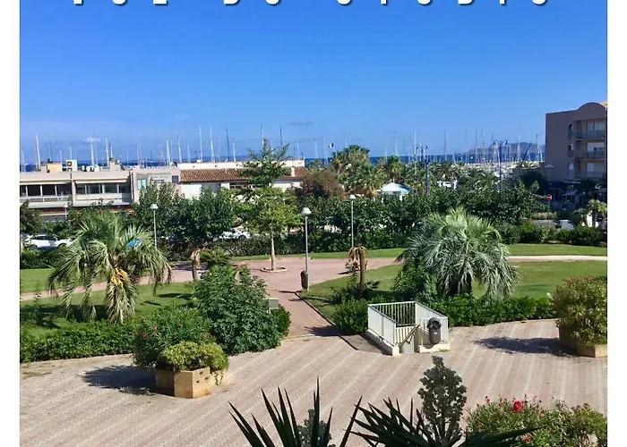 Port D'hyeres Vue Et Iles De Porquerolles Et Port-cros Apartman