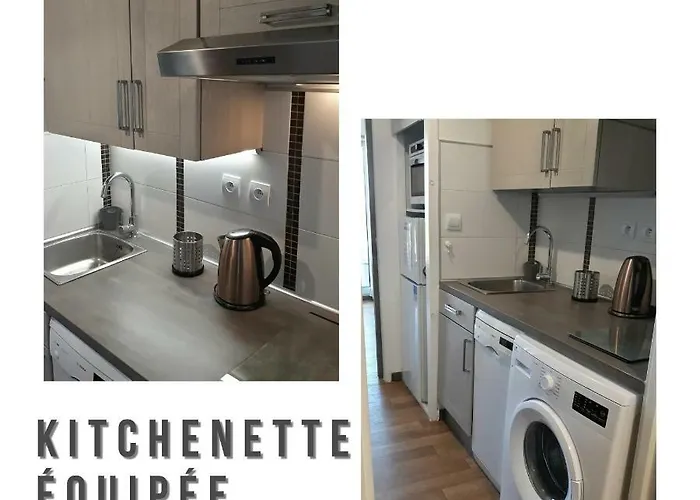 Port D'hyeres Vue Et Iles De Porquerolles Et Port-cros * Hyères