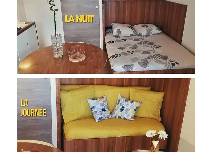 Port D'hyeres Vue Et Iles De Porquerolles Et Port-cros * Hyères