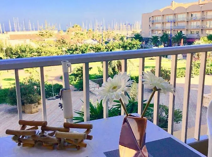 Port D'hyeres Vue Et Iles De Porquerolles Et Port-cros Apartman *