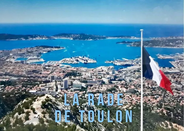 Port D'hyeres Vue Et Iles De Porquerolles Et Port-cros *