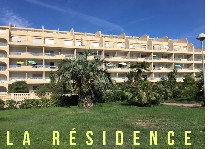 Port D'hyeres Vue Et Iles De Porquerolles Et Port-cros Apartman