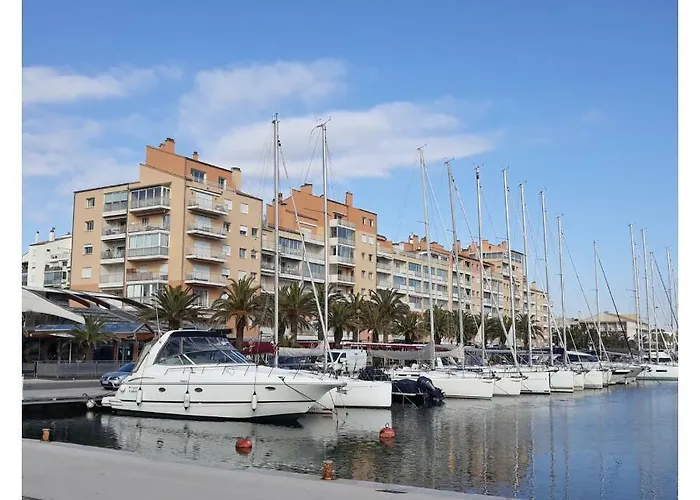 Port D'hyeres Vue Et Iles De Porquerolles Et Port-cros Apartman