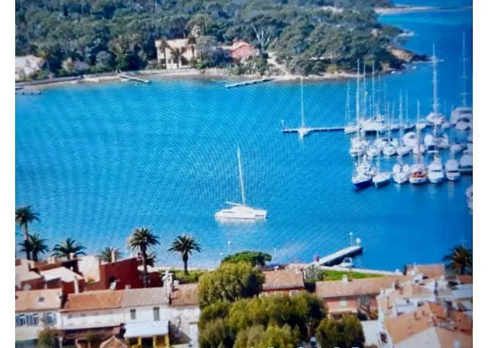 Port D'hyeres Vue Et Iles De Porquerolles Et Port-cros Apartman