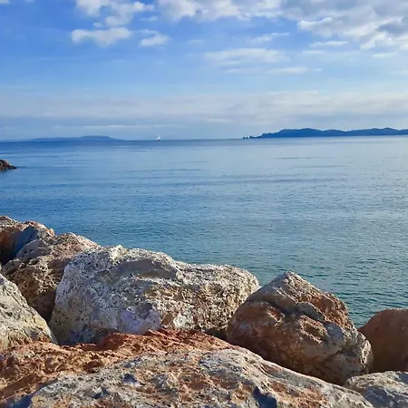 Apartment Port D'hyeres Vue Et Iles De Porquerolles Et Port-cros *
